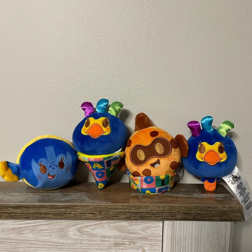 Disney Munchlings Pixar Boardwalk Bites Jack Jack Num Num Cookie Kevin Dory